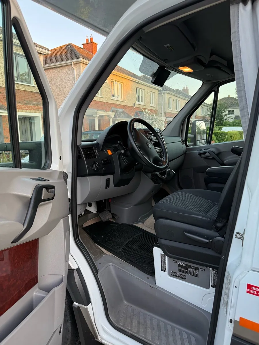 Mercedes camper - Image 3