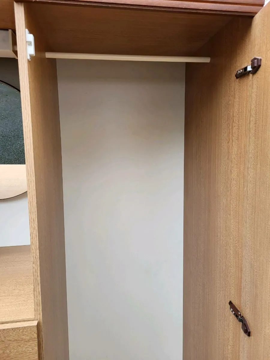 Lovely Bedroom suite - Image 4