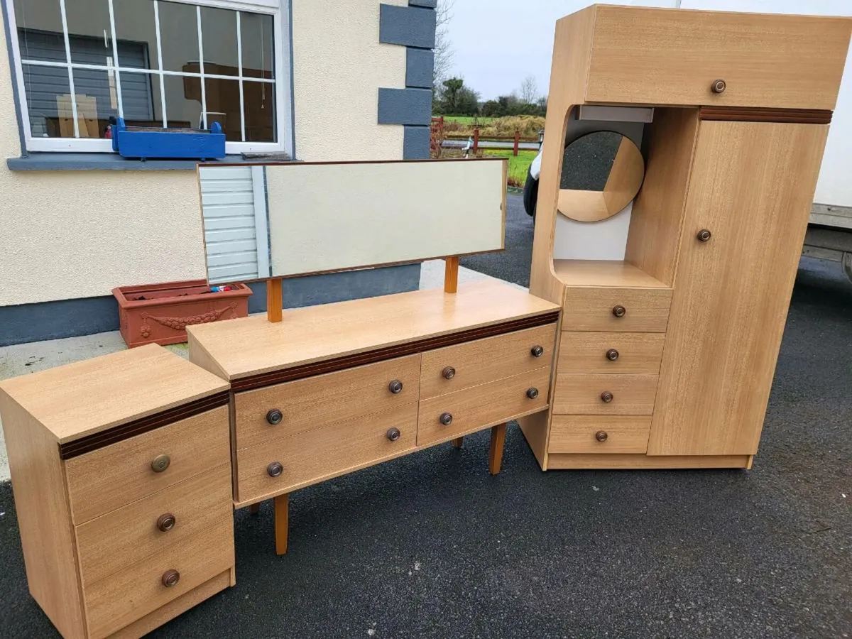 Lovely Bedroom suite - Image 1