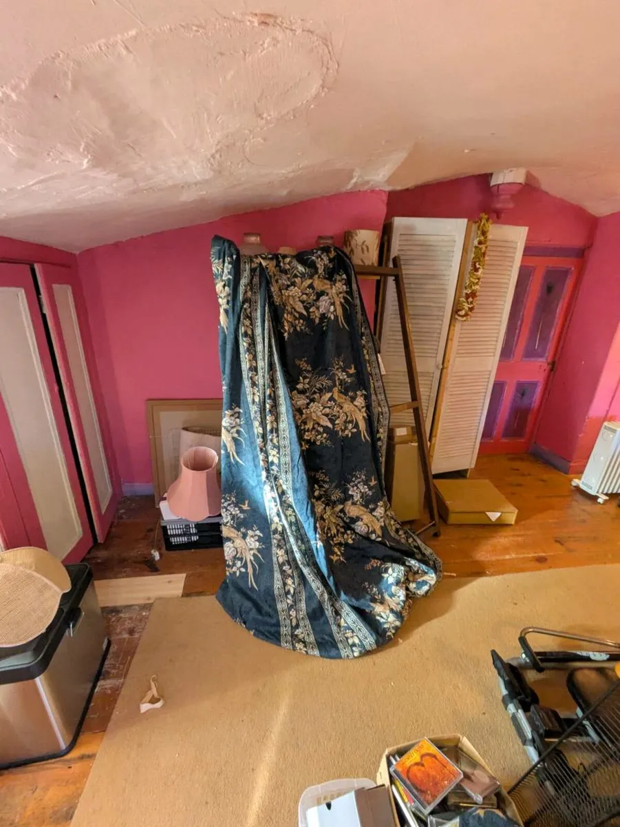 Large curtains - Image 1