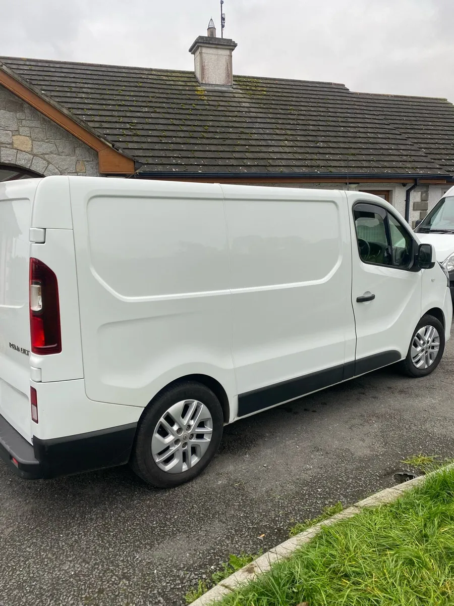 2021 Renault  traffic sport - Image 2