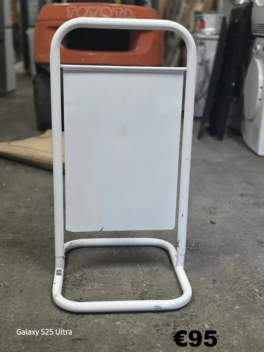 Shop signs, notice & advertisement boards - Image 1