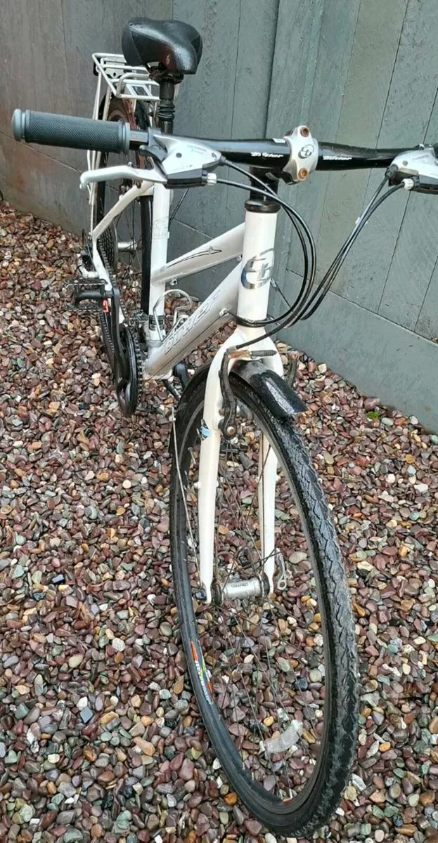 Ladies bicycle - Image 2