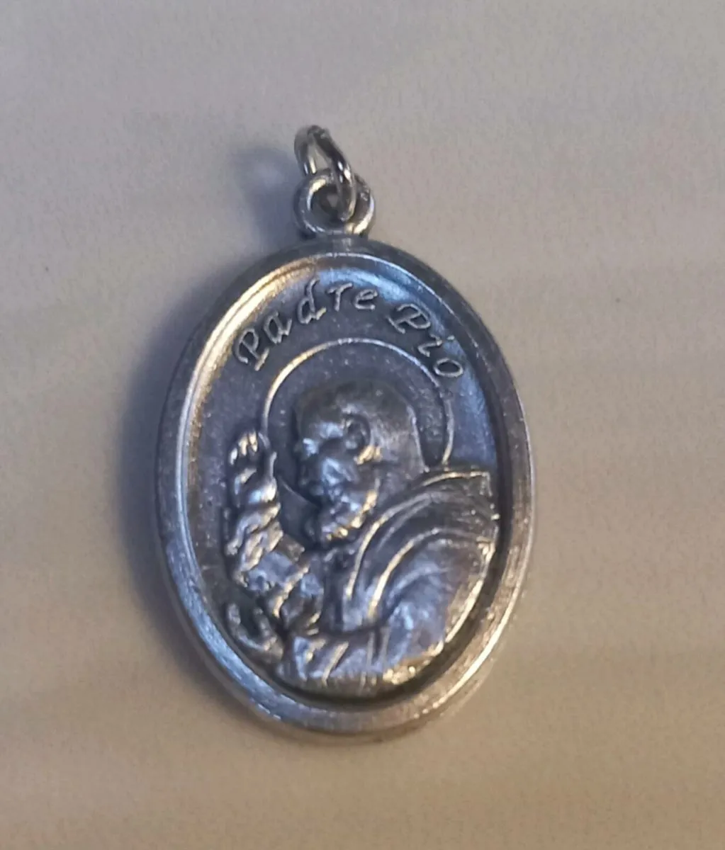 3rd class relic Padre Pio freepost D18 - Image 1