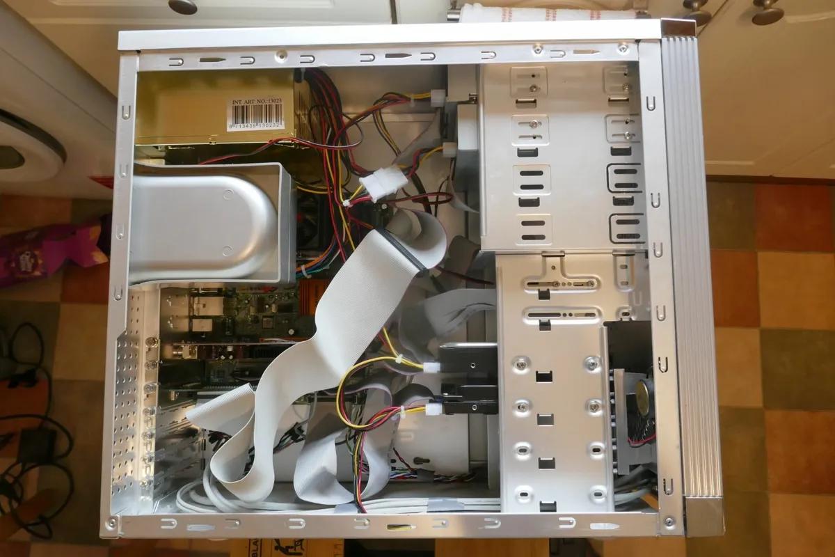 Sky Hawk PSR4638 Miditower silver aluminium case. - Image 3