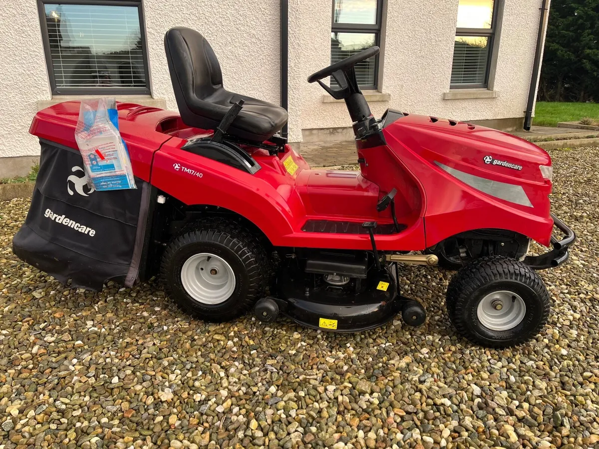 Garden care 17.5hp hydrostatic ride on lawnmower - Image 3