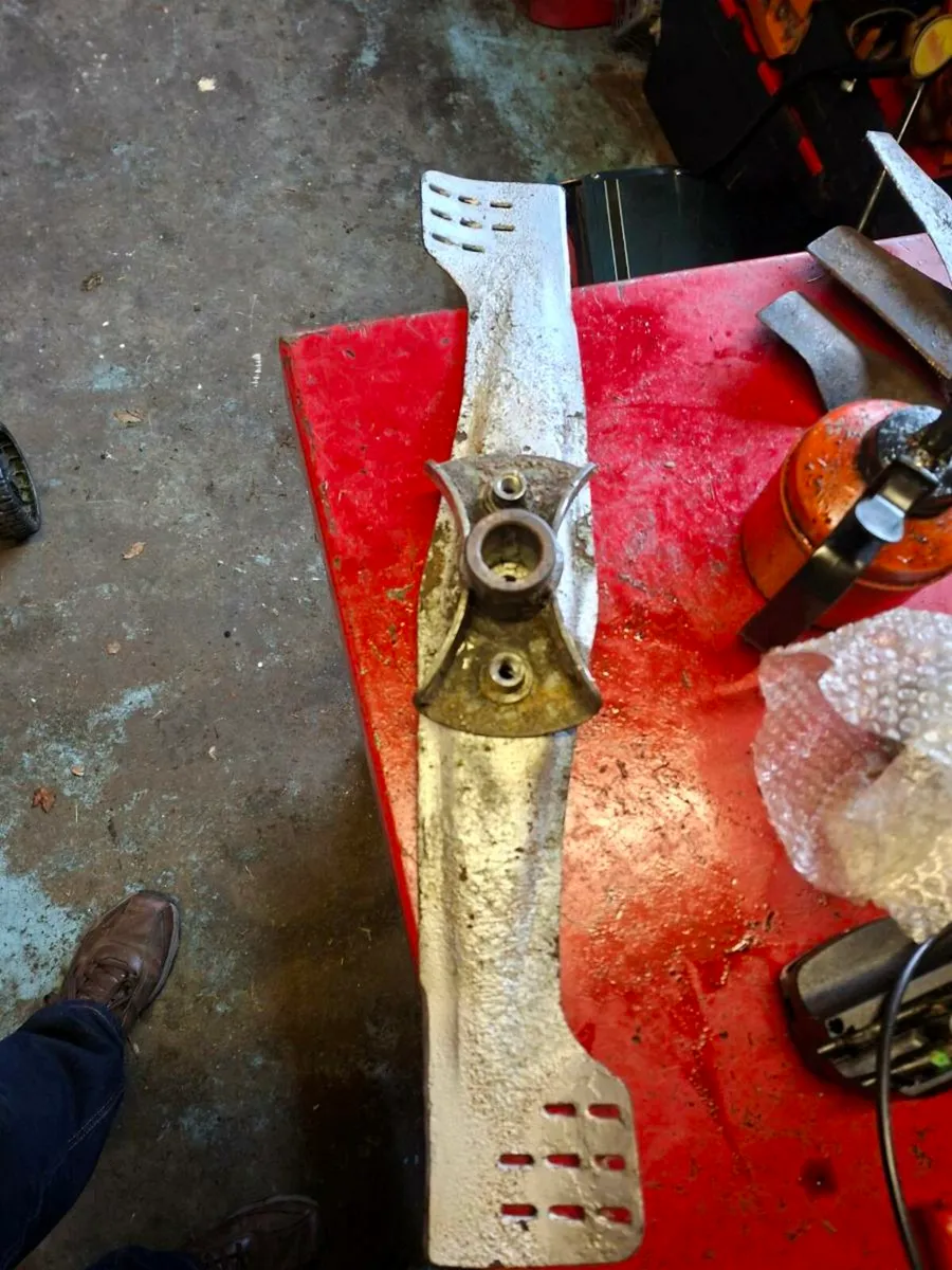 Honda  izzy  blade  boss  and  blade - Image 1