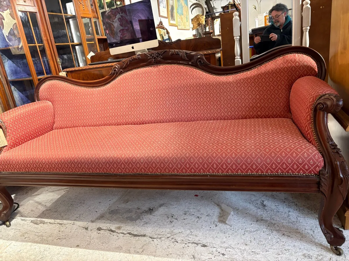 A carved mahogany Empire sofa - Image 2