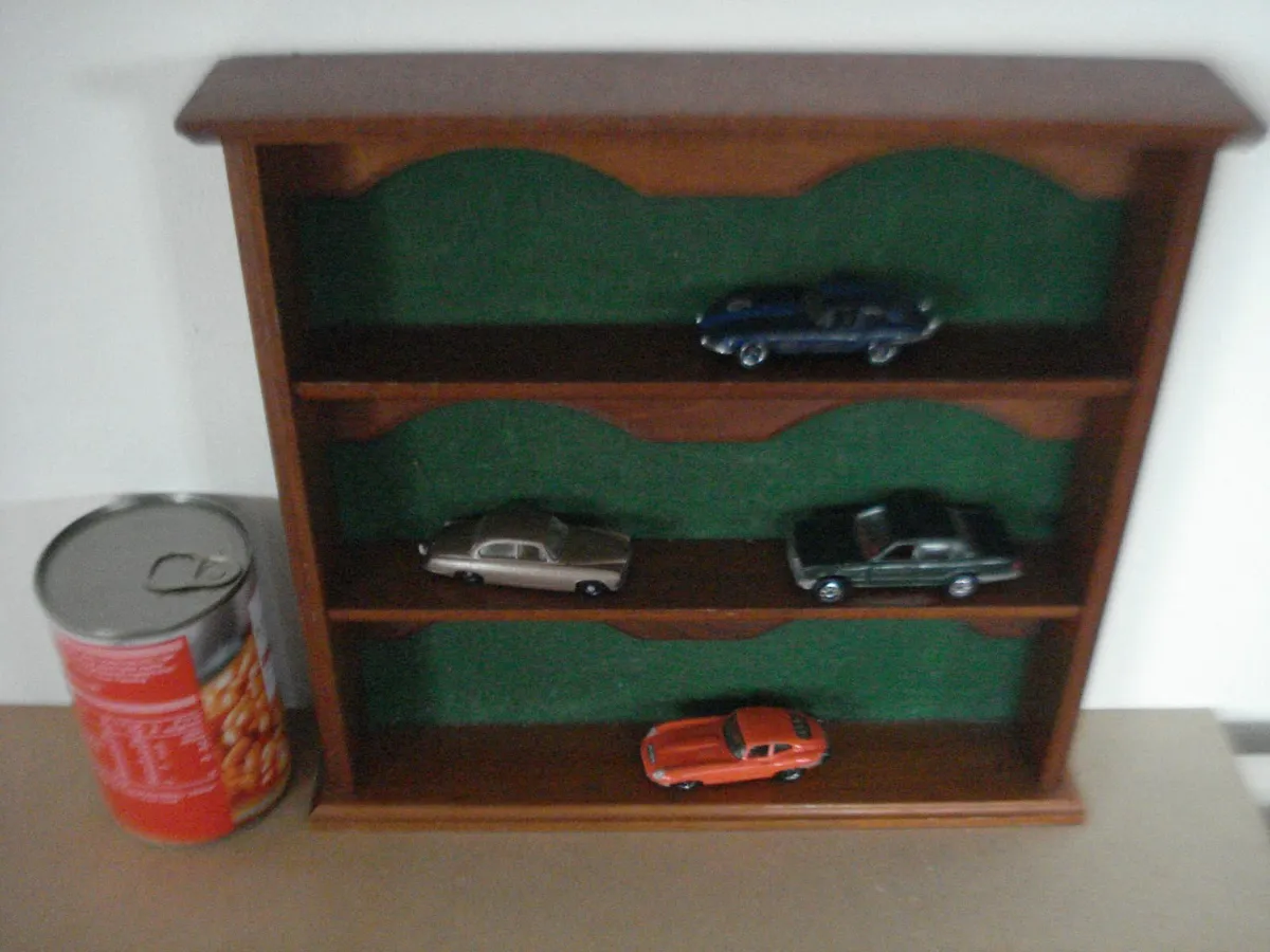 SMALL QUALITY WOODEN DISPLAY OPEN CABINET. - Image 1