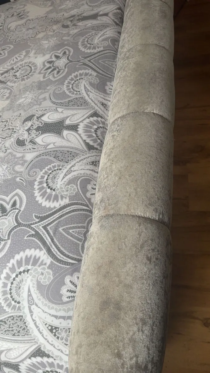 King size sleigh bed - Image 4