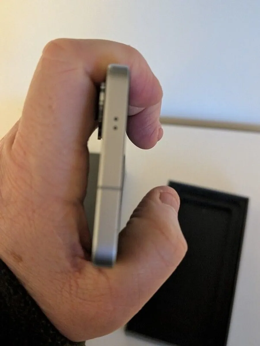 Samsung S25 Icy Blue 128gb Sim Free Boxed Samsung Warranty some micro scratches on screen overall great condition. - Image 4