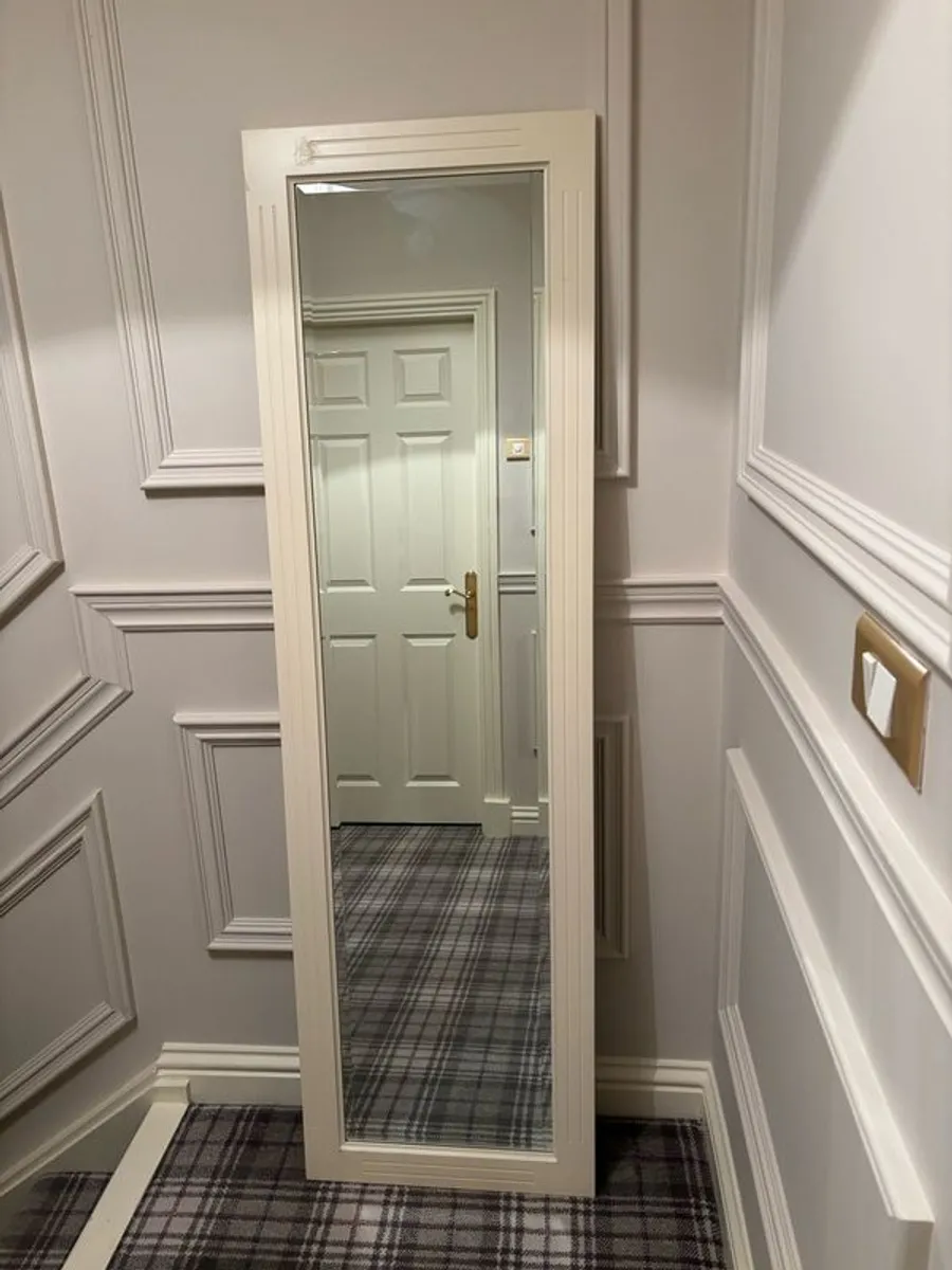 Wall mirror and desk - Image 2