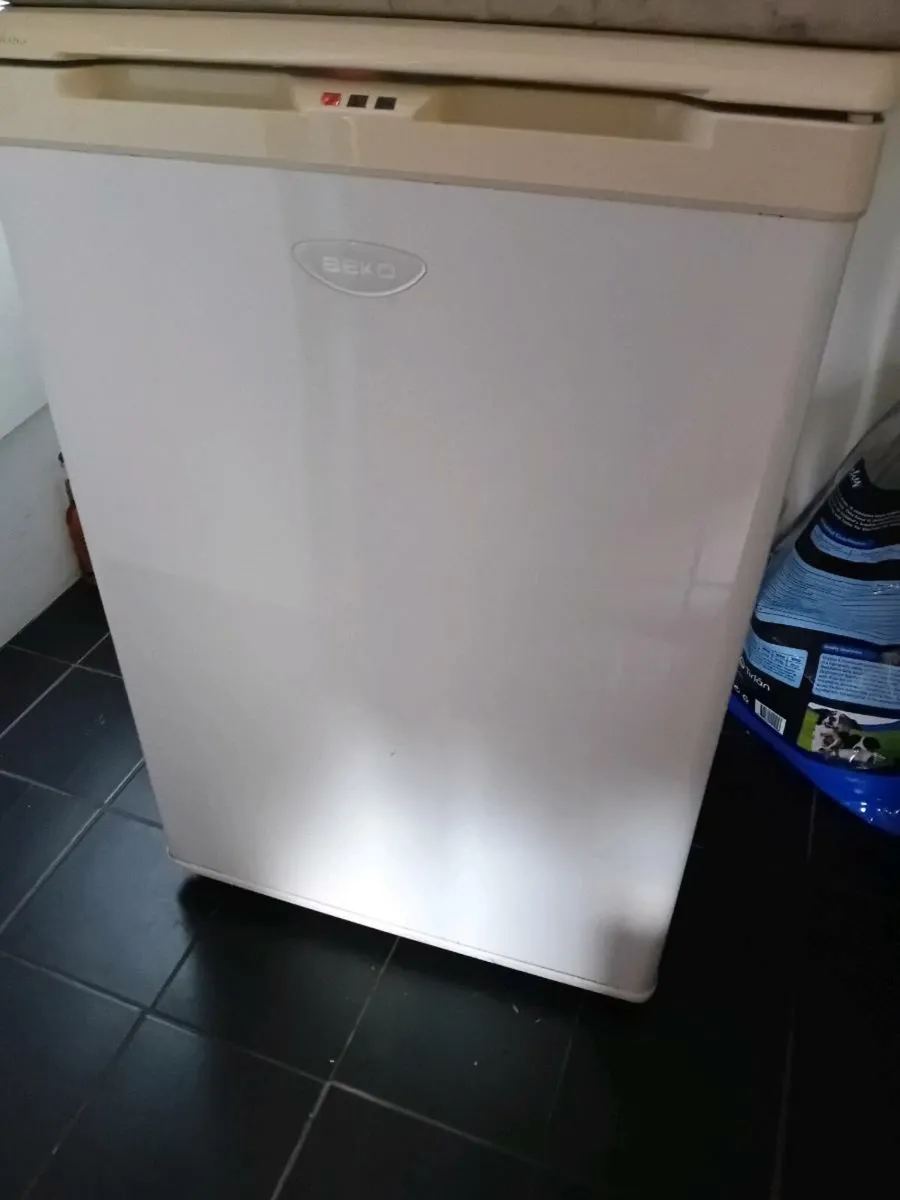 Beko under counter freezer - Image 3