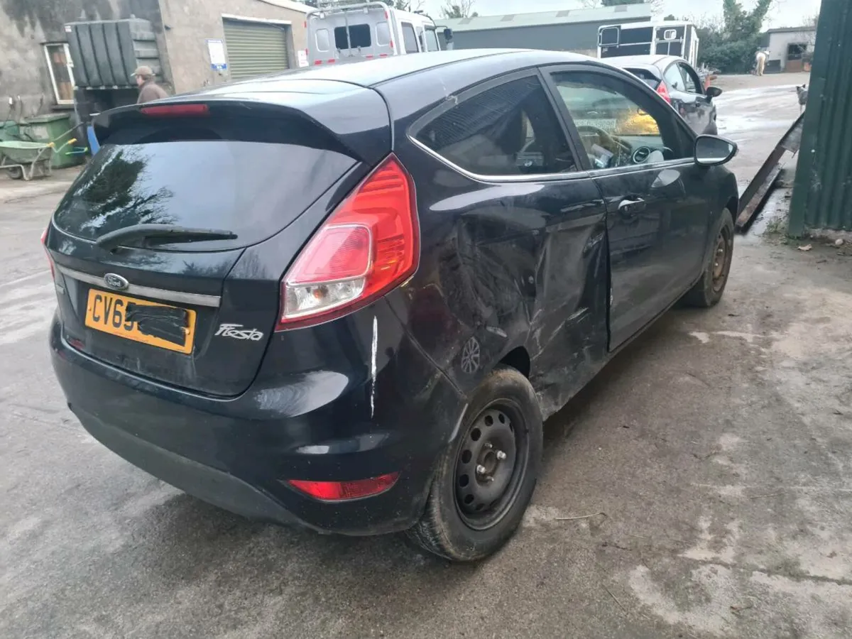 Ford fiesta - Image 4