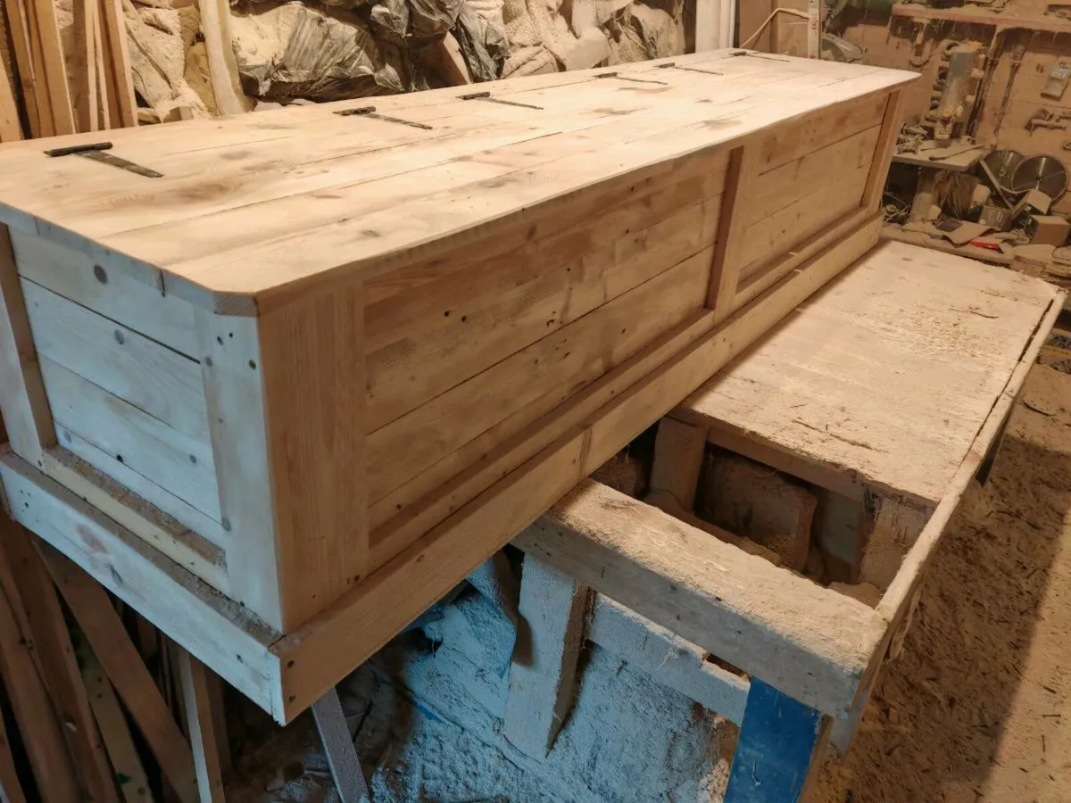 Handmade rustic blanket box - Image 3