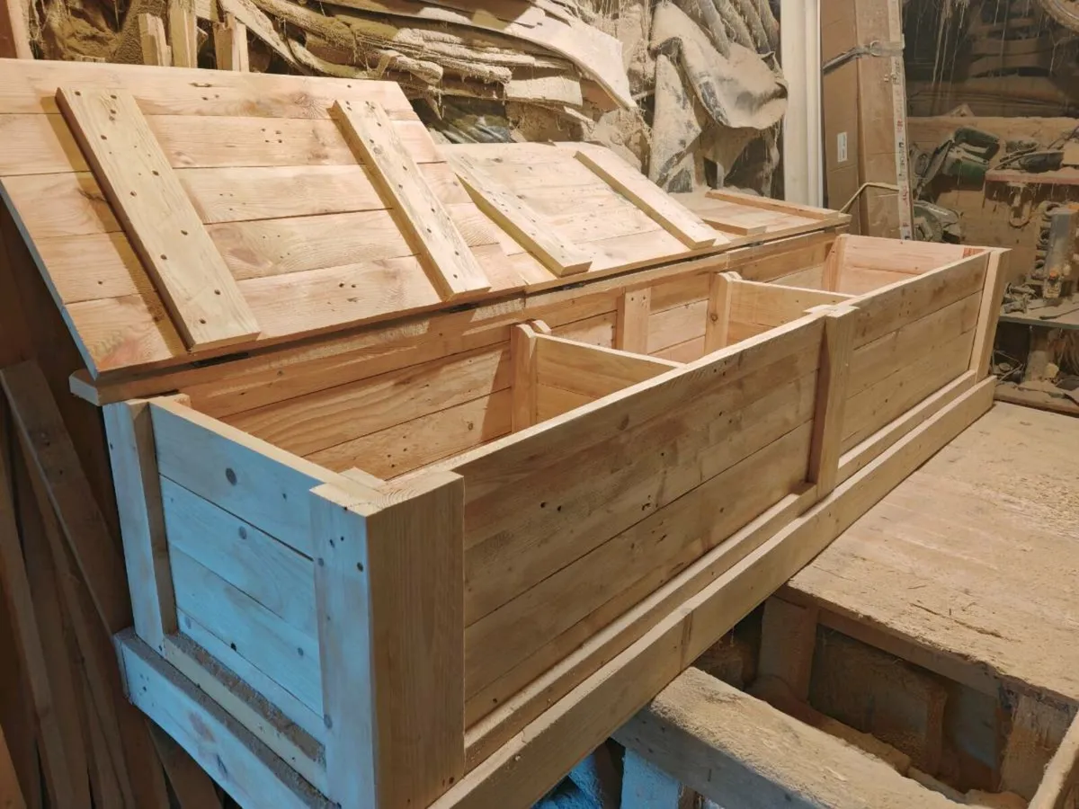 Handmade rustic blanket box - Image 4