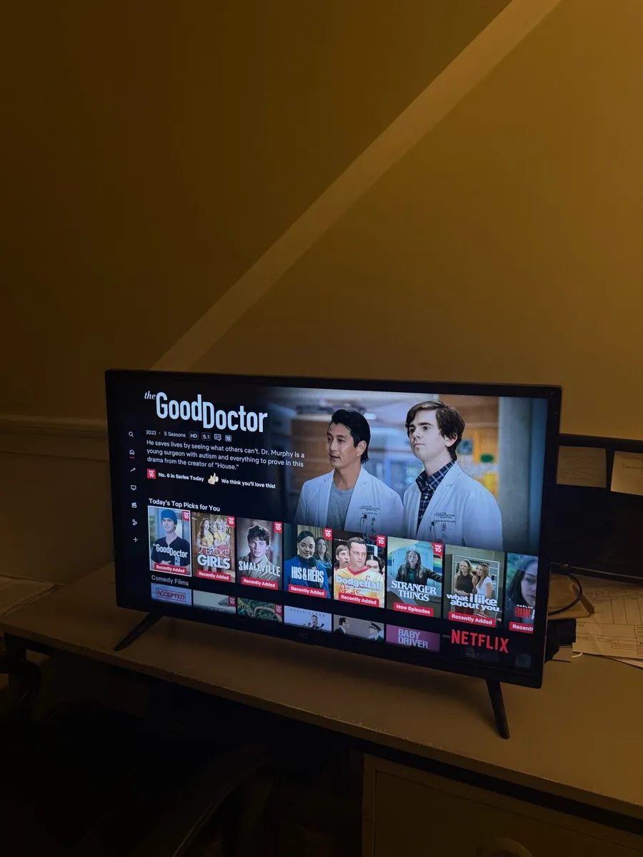 JVC 32 inch smart TV - Image 1