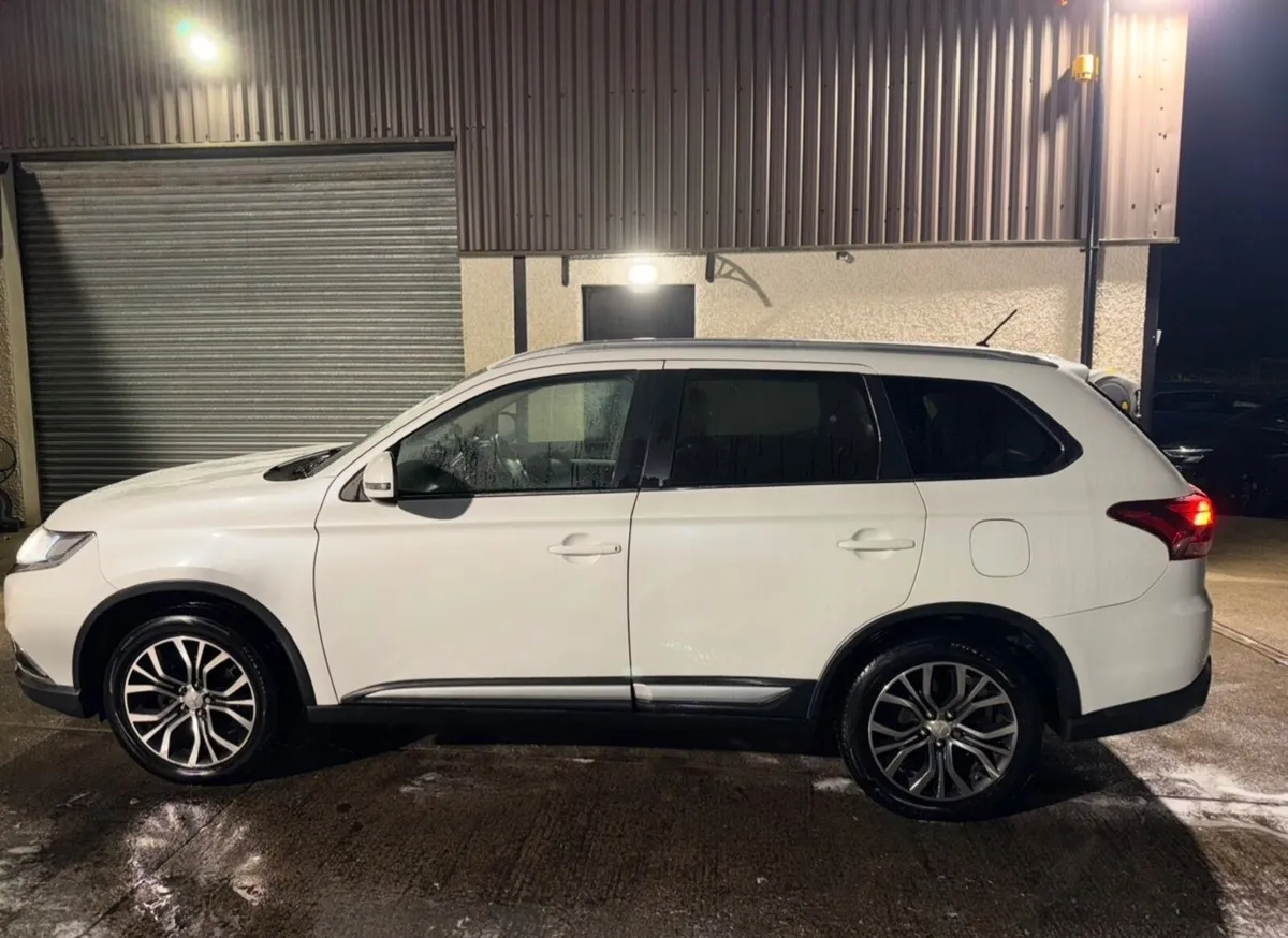 2016 Mitsubishi outlander - Image 3
