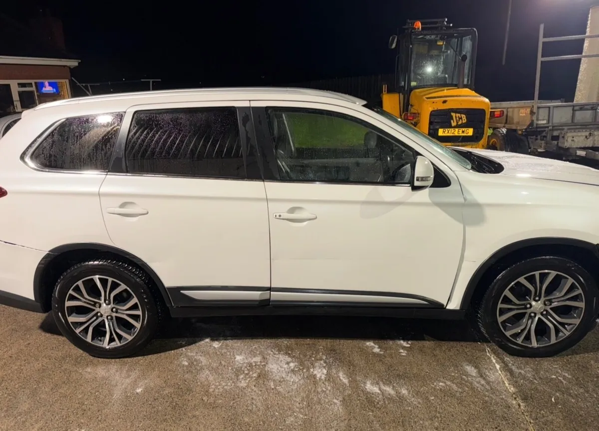 2016 Mitsubishi outlander - Image 4