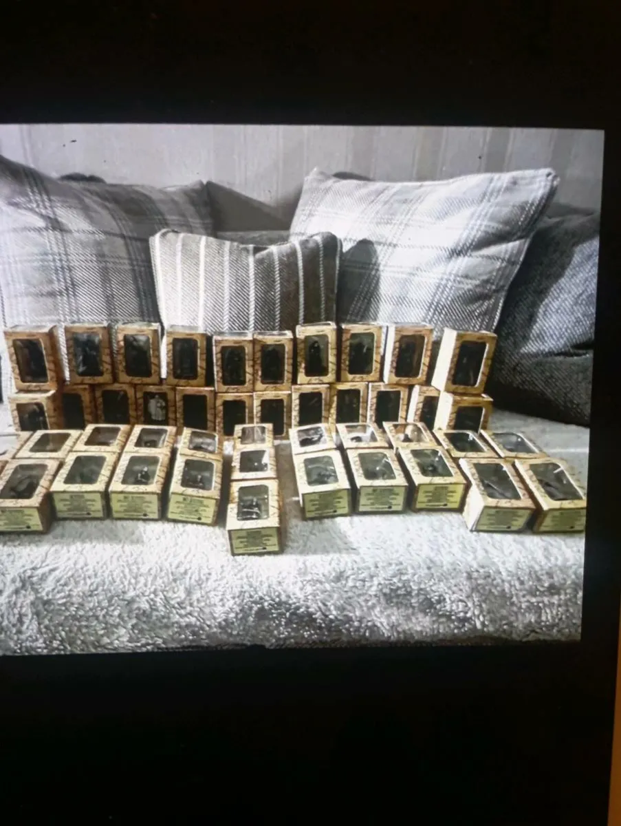 LORD OF THE RINGS  CHEERS COLLECTION FOR SALE - Image 2