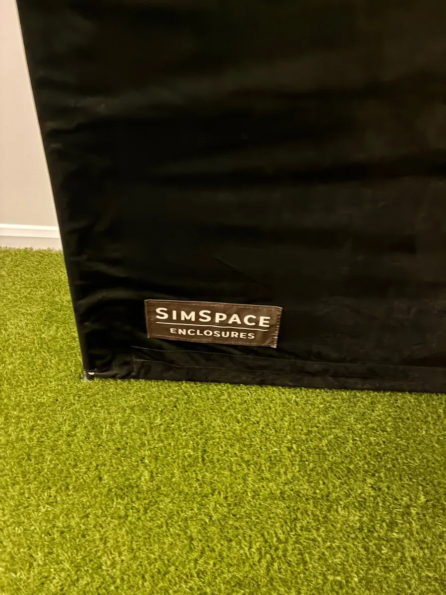 Golf simulator cabin - Image 2