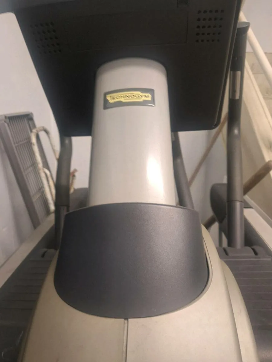 Cross Trainer - Image 1