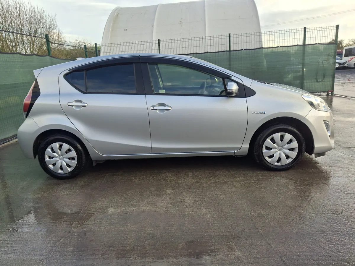 2017 Toyota Aqua 1.5 Hybrid - Image 4