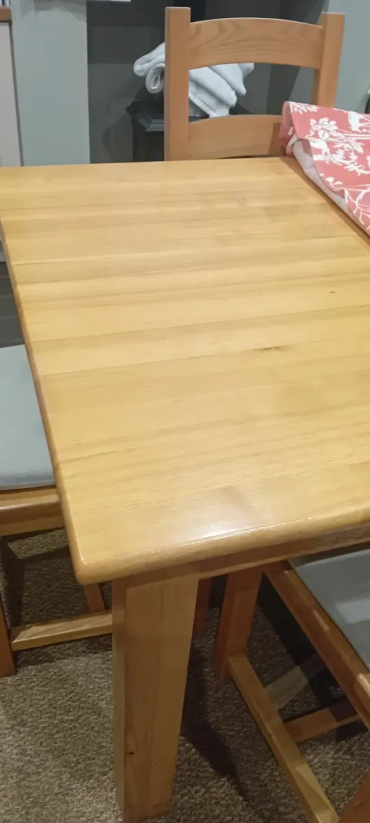 Oak dining table and chairs - Image 2