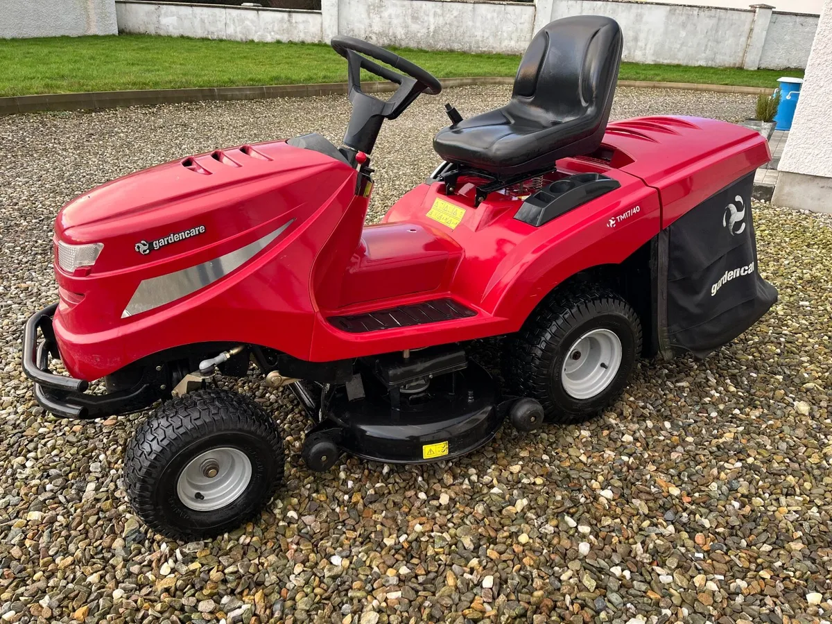 Garden care 17.5hp hydrostatic ride on mower - Image 2