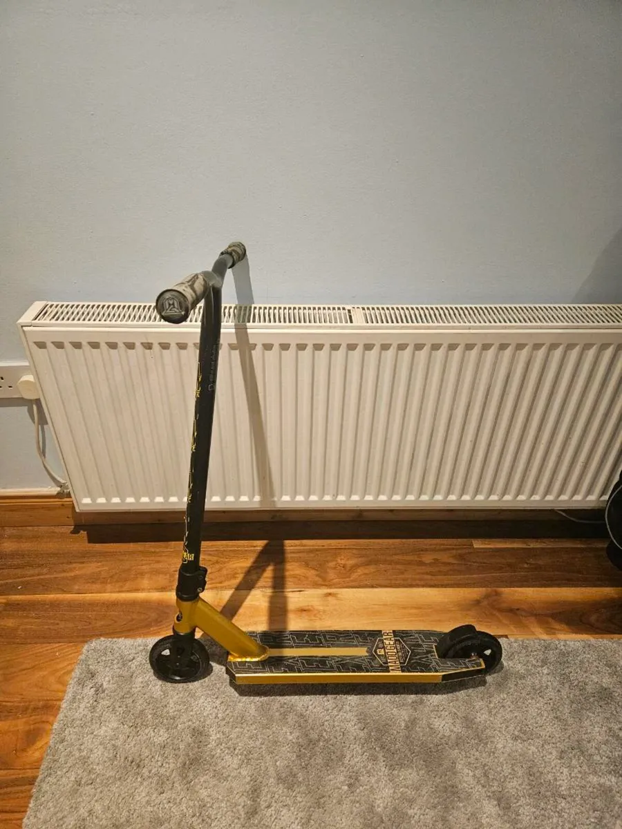 Madd gear kick kaos scooter - Image 1