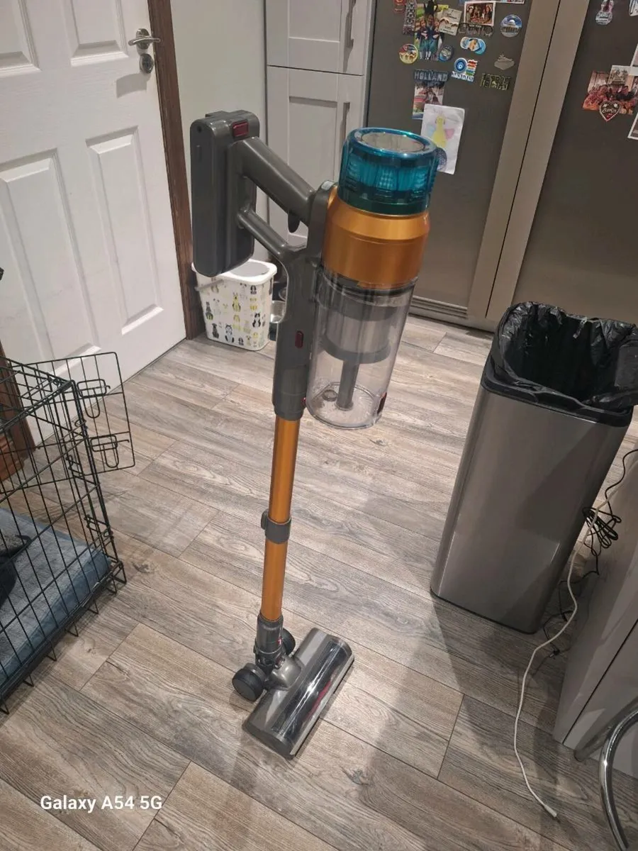 Cordless vacuum cleaner - Image 1