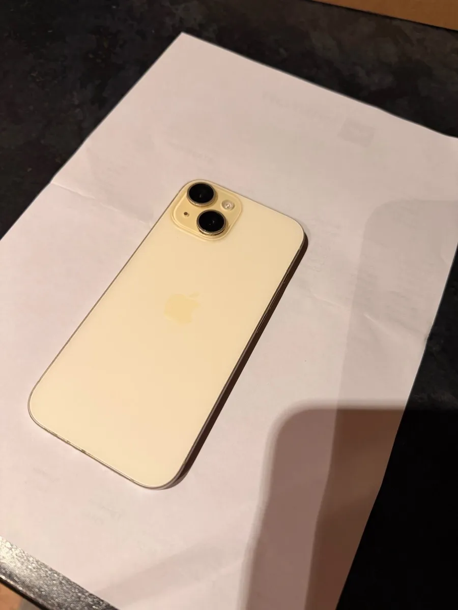 iPhone 15 yellow 256gb - Image 1
