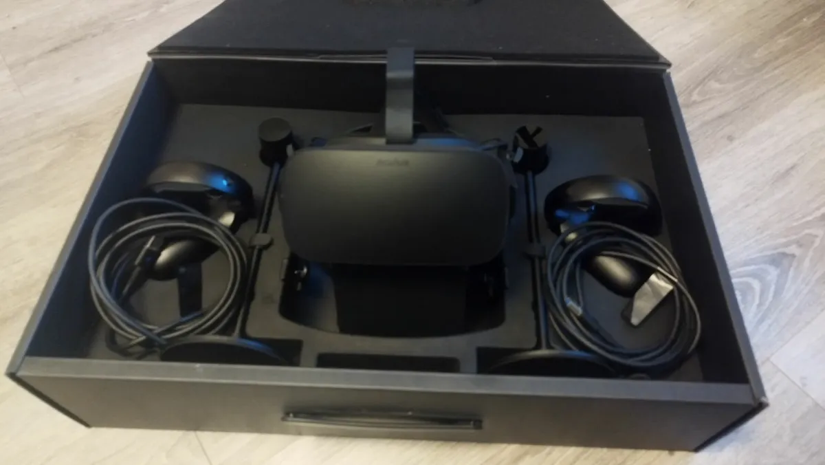 Oculus Rift CV1 – Complete Set – Excellent Cond. - Image 2