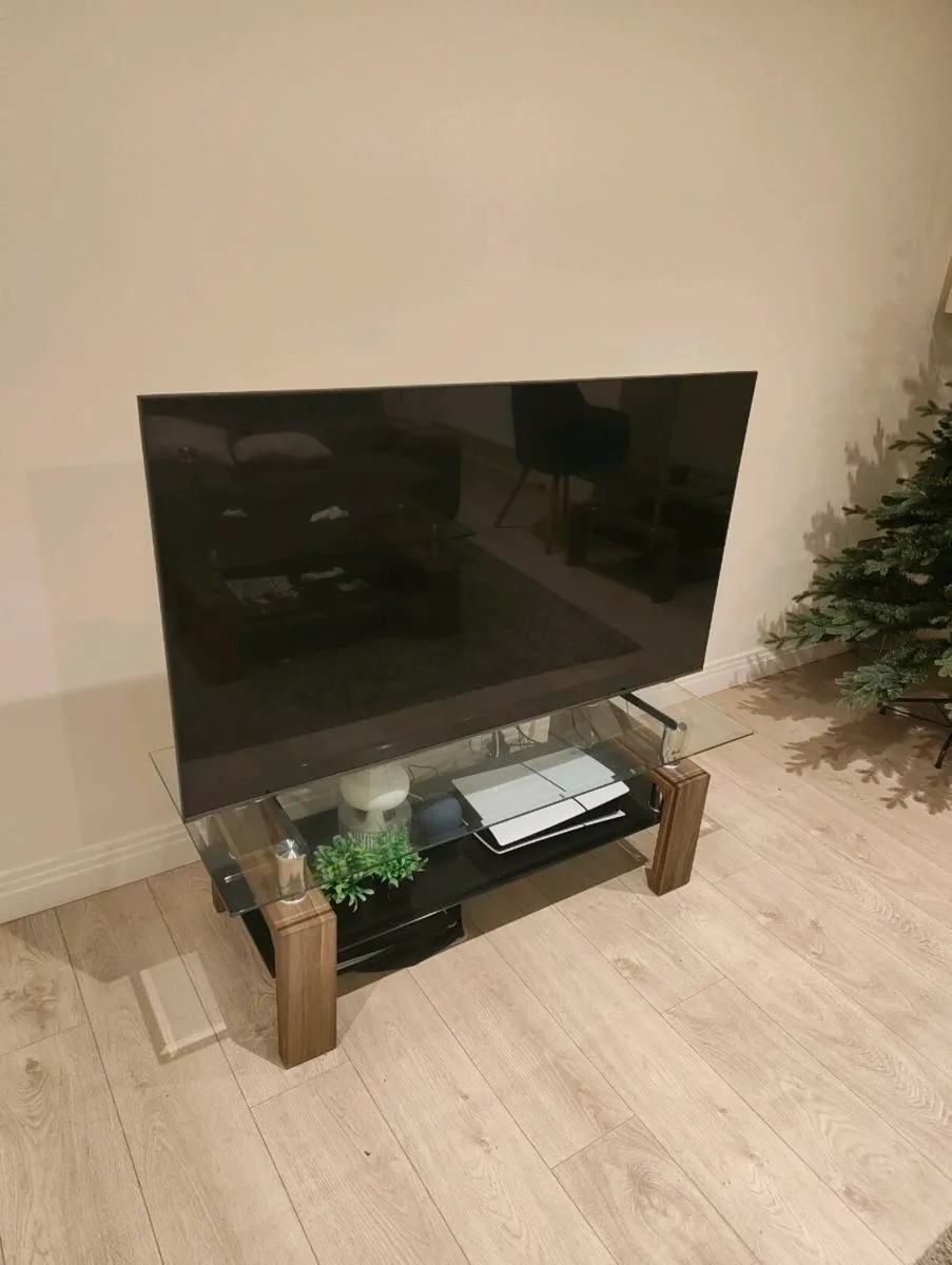 Samsung QLED TV 4k ultra HD 2025 - Image 1