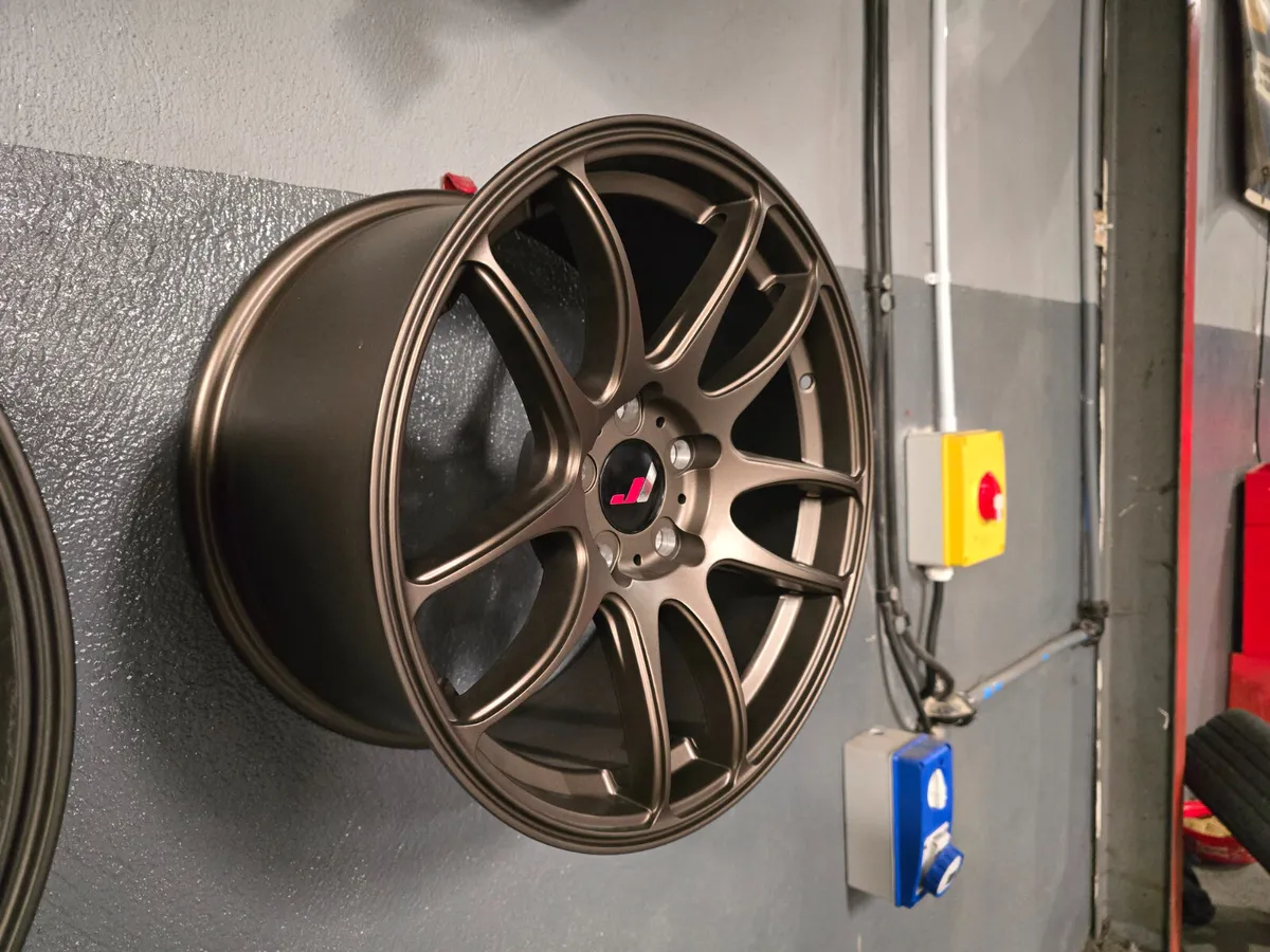 **Special** 17" Japan Racing JR-29 Alloys