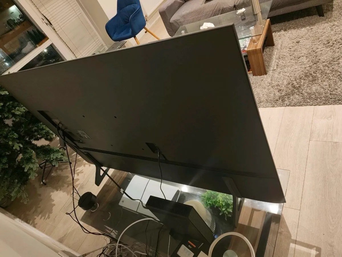 Samsung QLED TV 4k ultra HD 2025 - Image 3