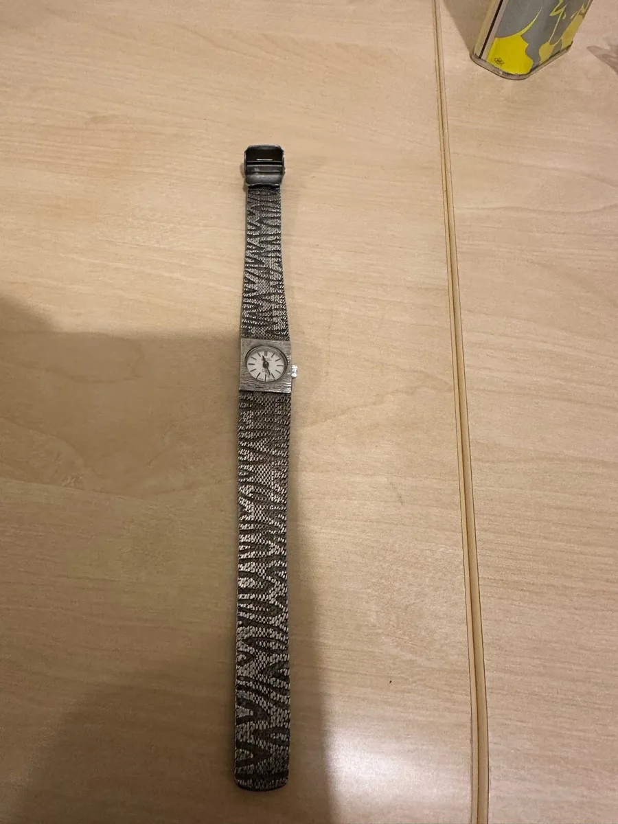 Ladies silver watch - Image 1