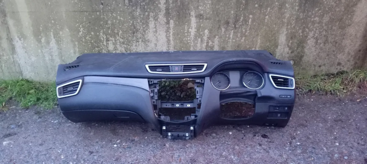 Nissan Qashqai 2014-2017 Dashboard - Image 1