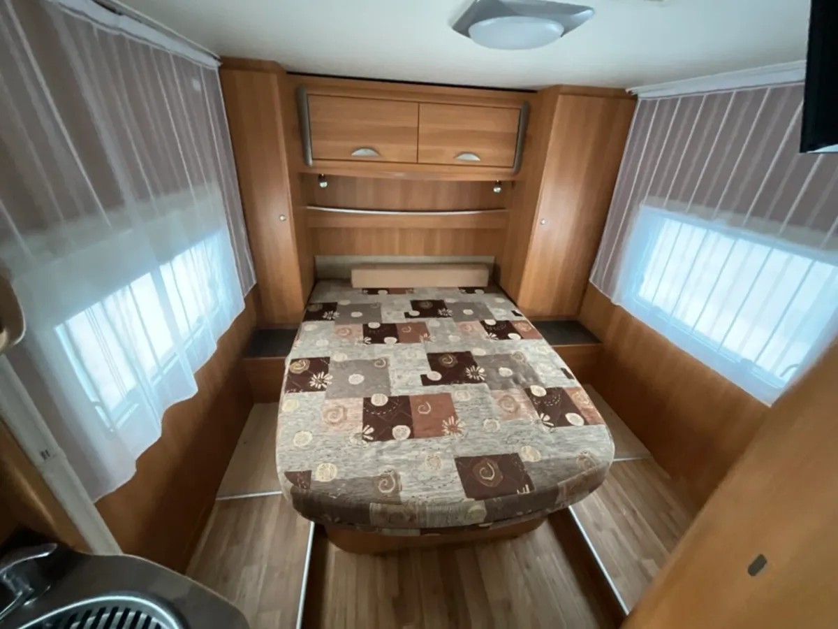 2009 Challenger Island bed low kms low profile - Image 2