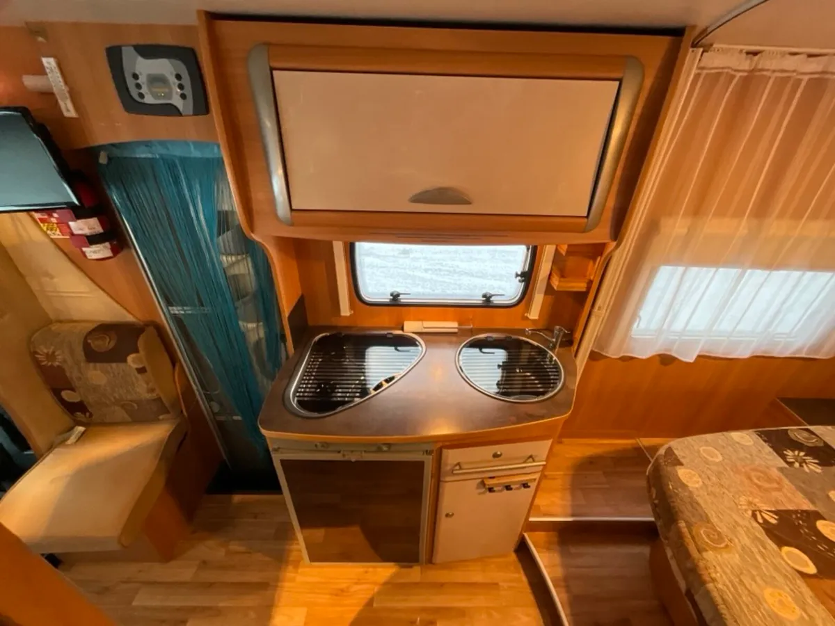 2009 Challenger Island bed low kms low profile - Image 3