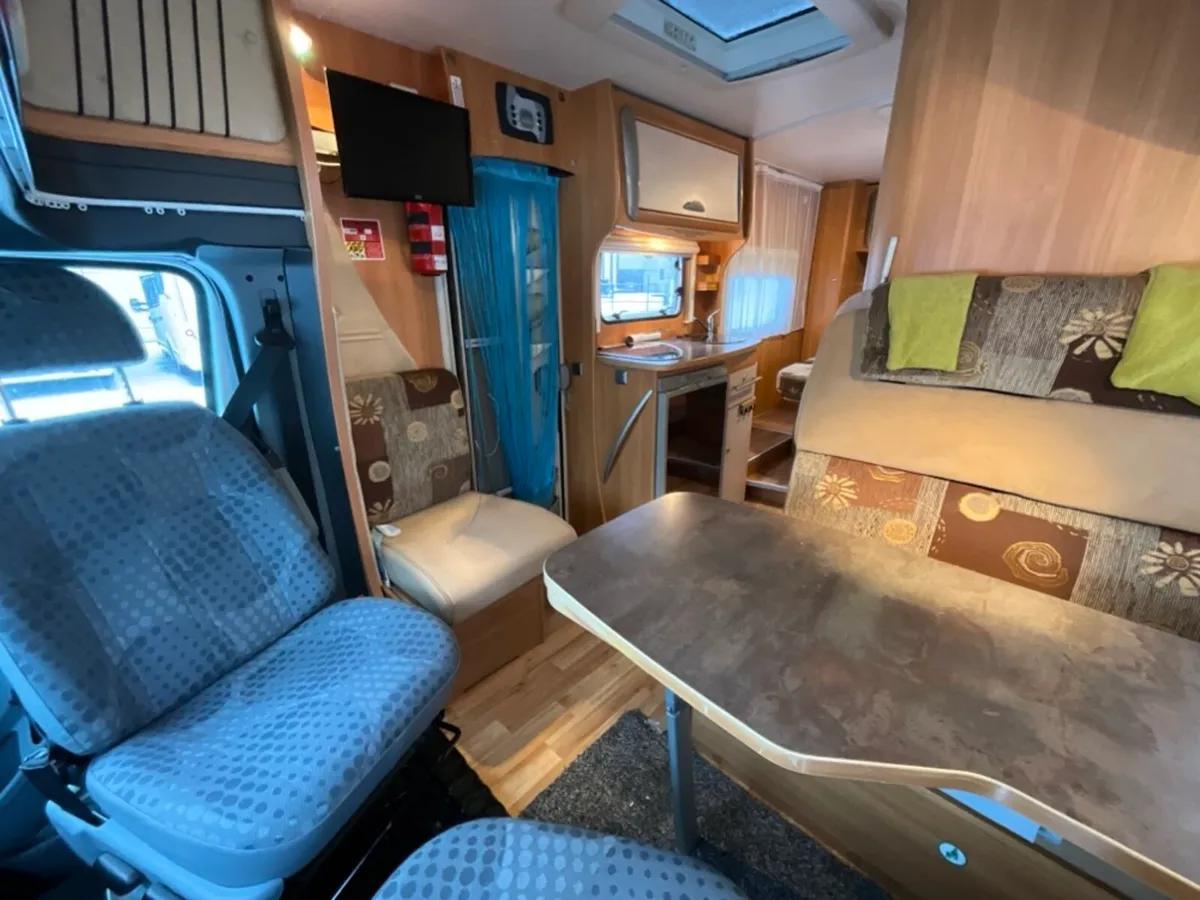 2009 Challenger Island bed low kms low profile - Image 4