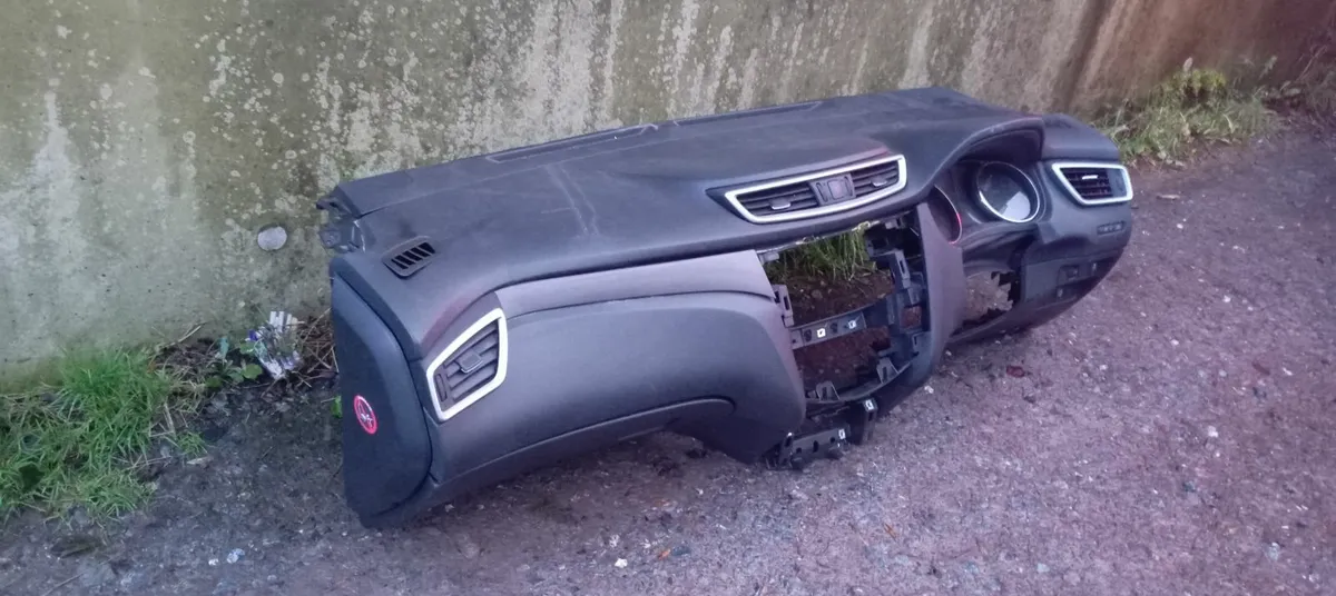 Nissan Qashqai 2014-2017 Dashboard - Image 2