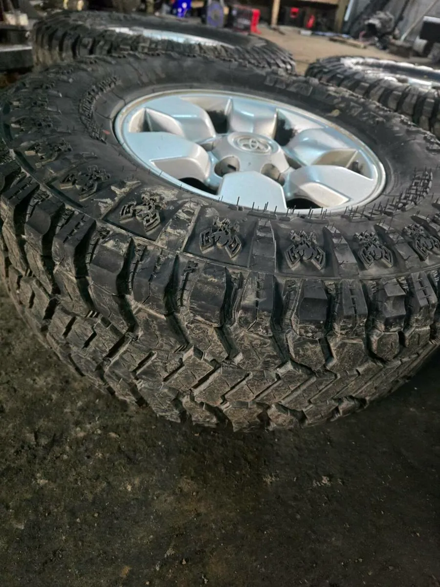 6x139.7 15 inch hilux alloys with mud tyres - Image 4
