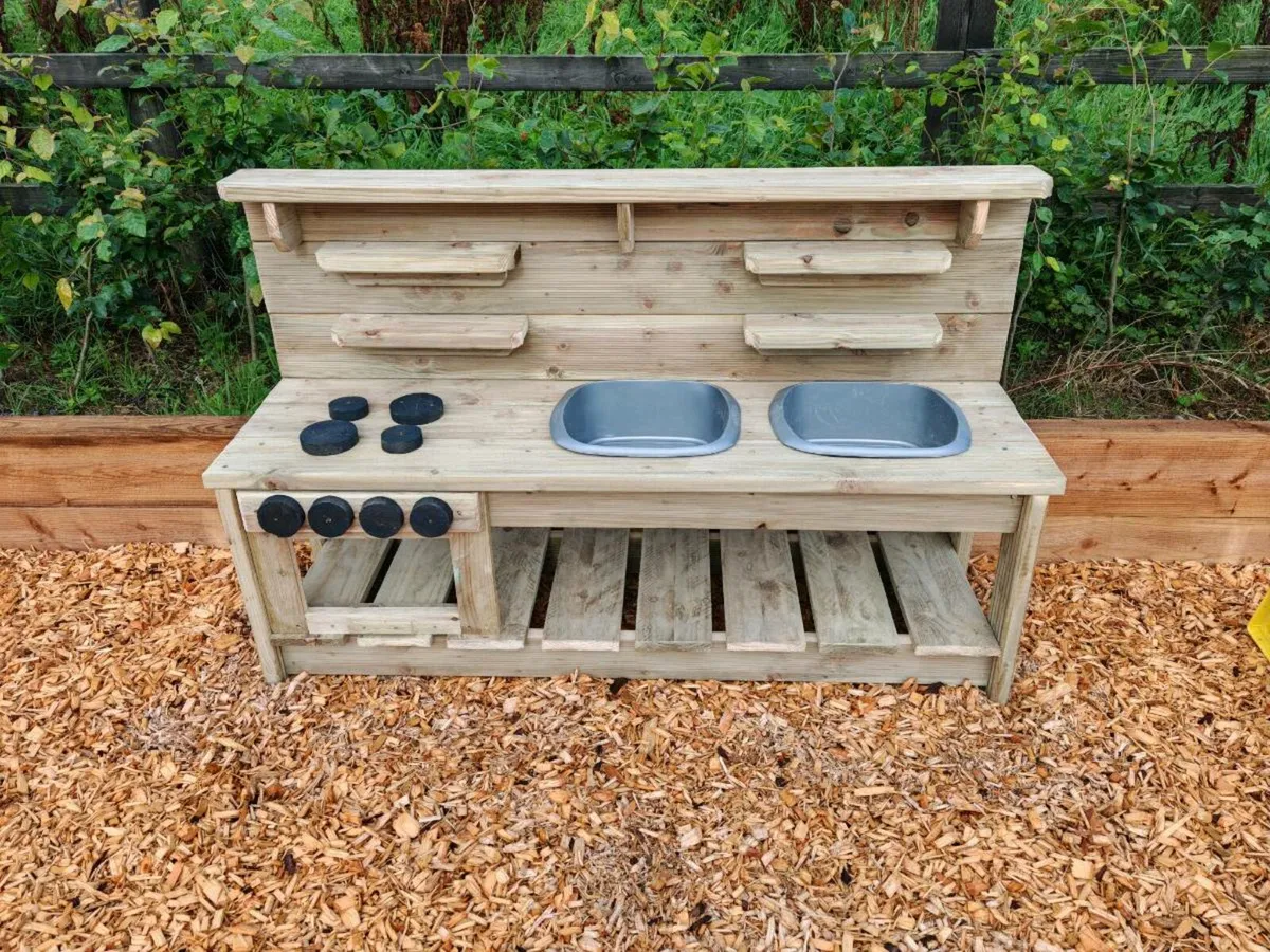 Handmade kids mud kitchen - Image 2