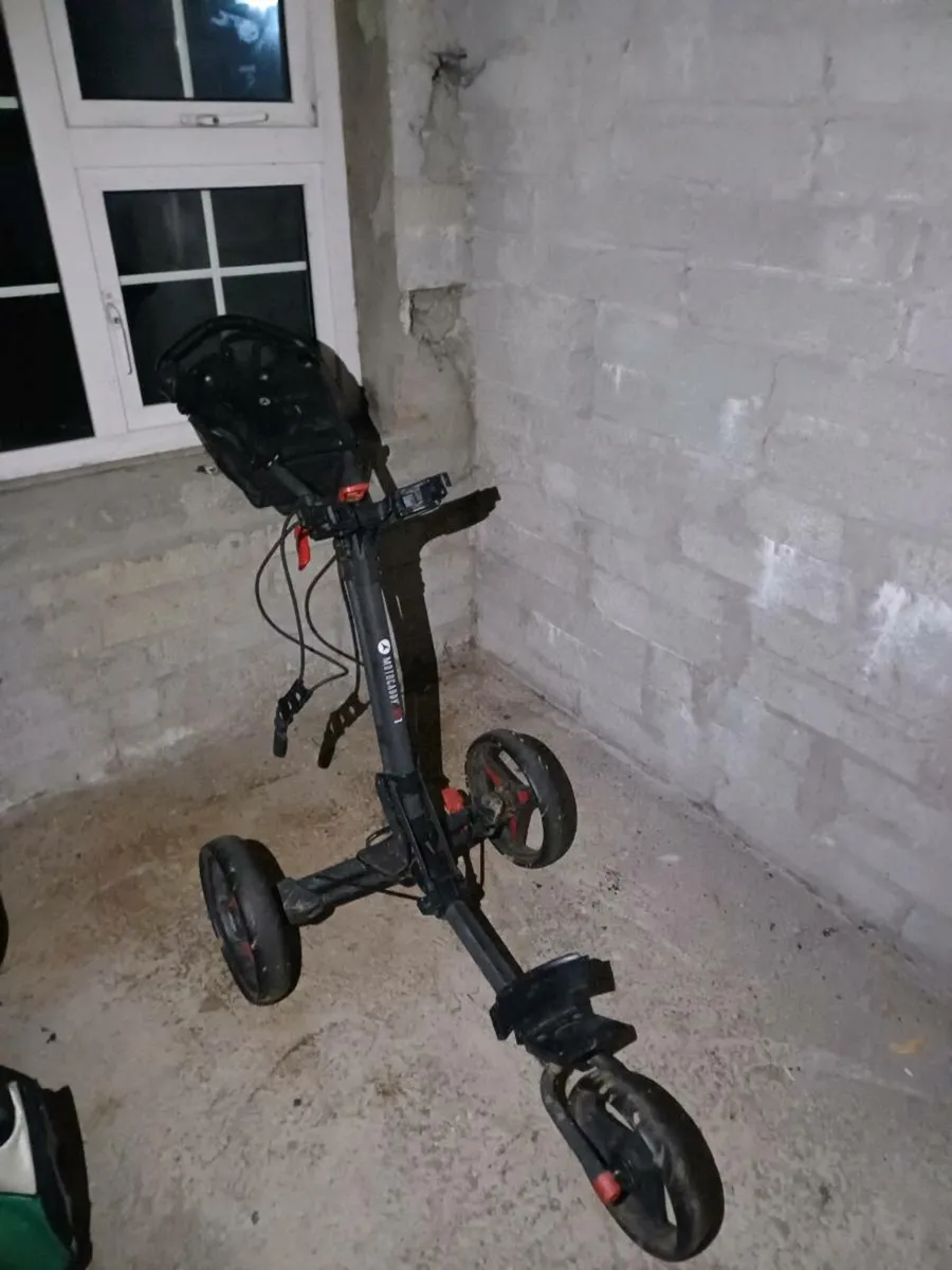 Golf trolley - Image 1