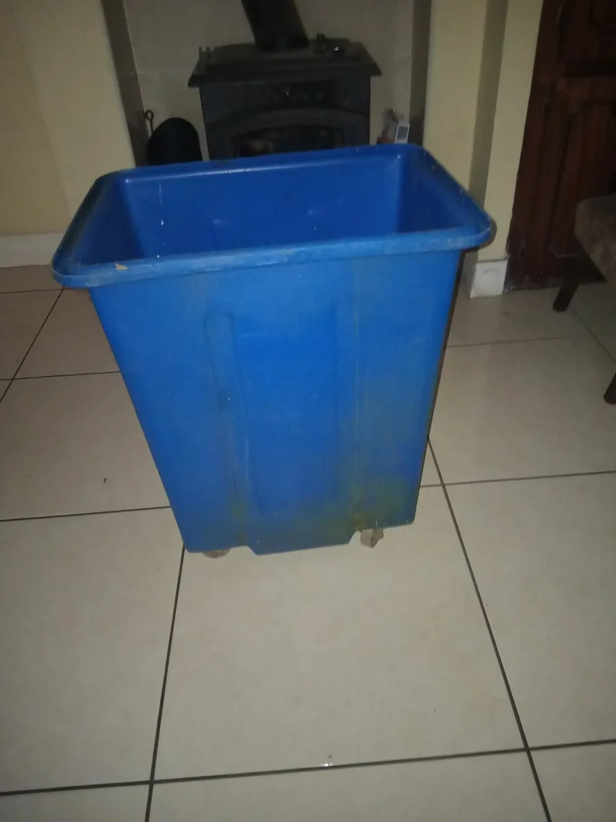 BIN ON WHEELS - Image 1