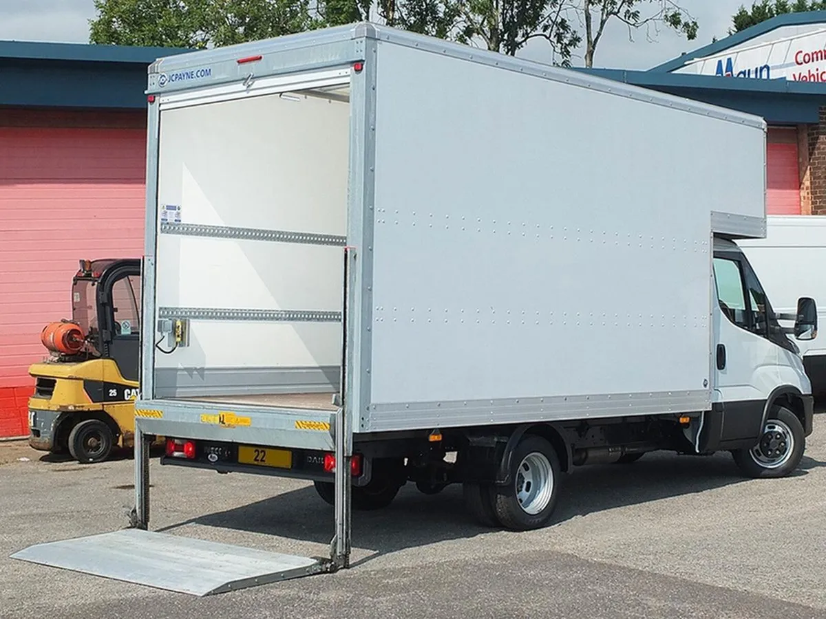 2022 Iveco Daily Luton Box Van - Image 3