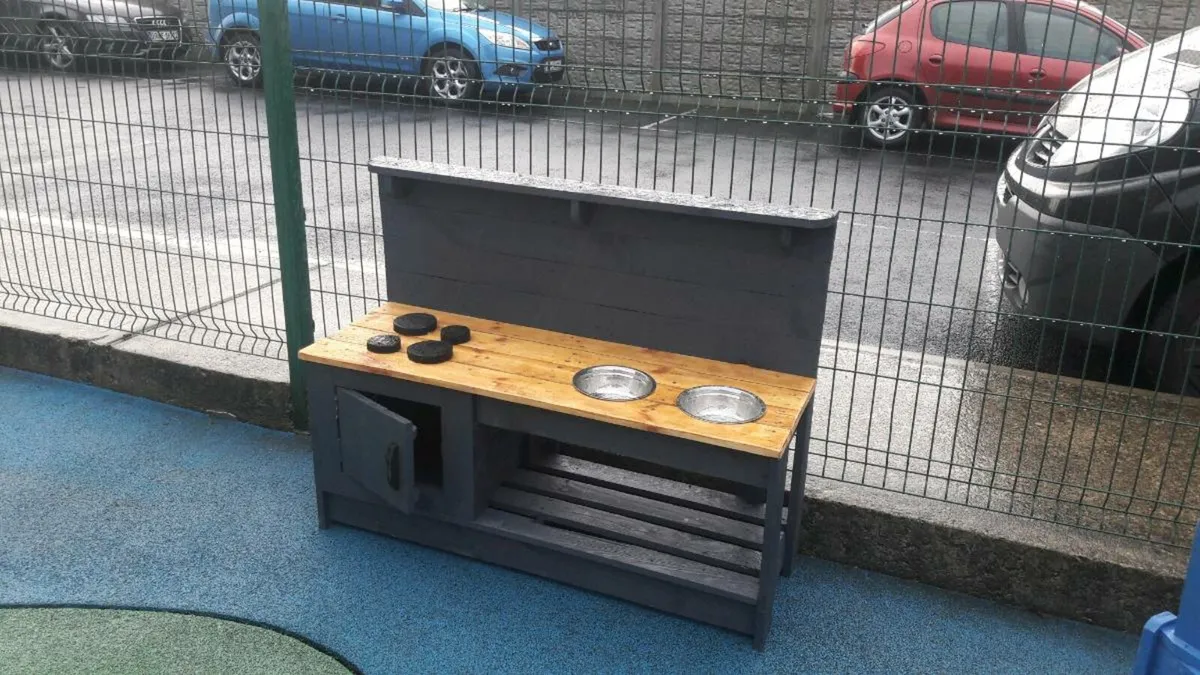 Handmade kids mud kitchen - Image 1