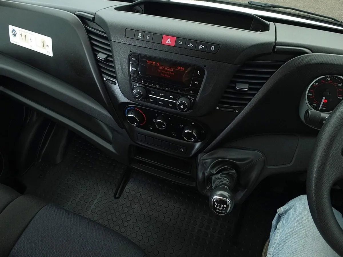 2021 Iveco Daily Luton Box Van - Image 4