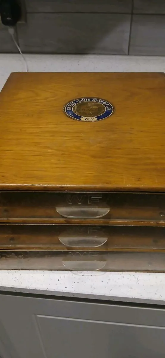 Vintage oak cabinet box - Image 1